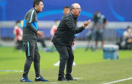 Dalian Pro have reportedly made Rafael Benitez (R) one of the world's best paid coaches
