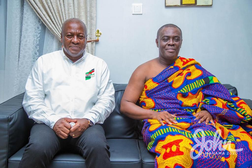 Paramount Chief of Dormaa Traditional Council, Osagyefo Oseadeeyo Agyemang-Badu II with John Mahama