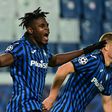 Duvan Zapata (L) scored both goals as Atalanta came from two-goals down to hold Ajax in Bergamo.