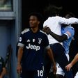 Felipe Caicedo (2R) celebrates with Lazio coach Simone Inzaghi (2L) after a last-gasp equaliser against Juventus