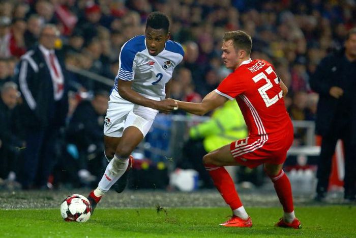 Ryan Hedges (R) joined Aberdeen from Barnsley on a free transfer in July 2019