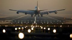 2 women fight at airport over their lover returning from the US