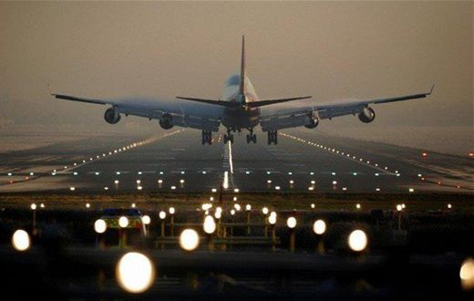 2 women fight at airport over their lover returning from the US