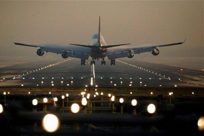 2 women fight at airport over their lover returning from the US