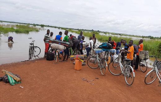 Floods: BECE candidates in Northern region transported by canoe to exams centre