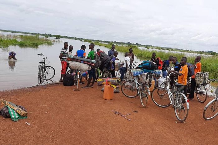 Floods: BECE candidates in Northern region transported by canoe to exams centre