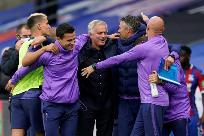 Tottenham manager Jose Mourinho (C) celebrates with his coaching staff