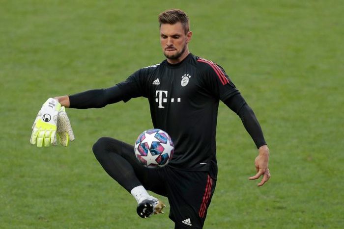 Bayern Munich' goalkeeper Sven Ulreich has signed for second division side Hamburg