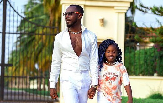 Okyeame Kwame with daughter