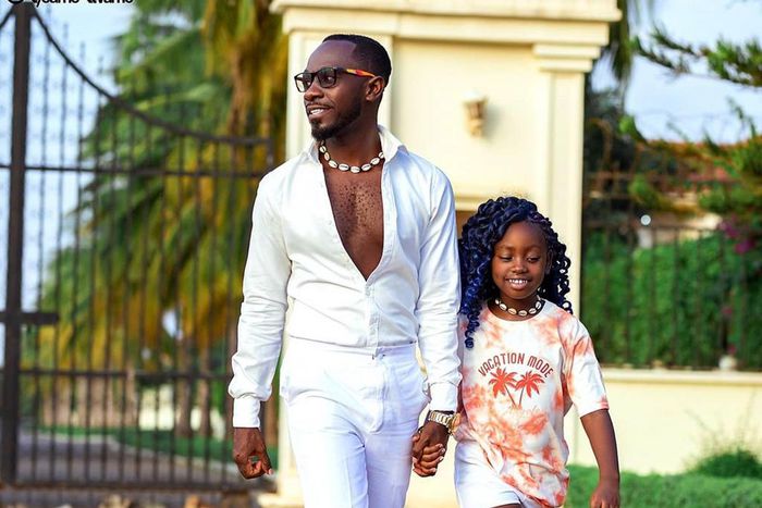 Okyeame Kwame with daughter