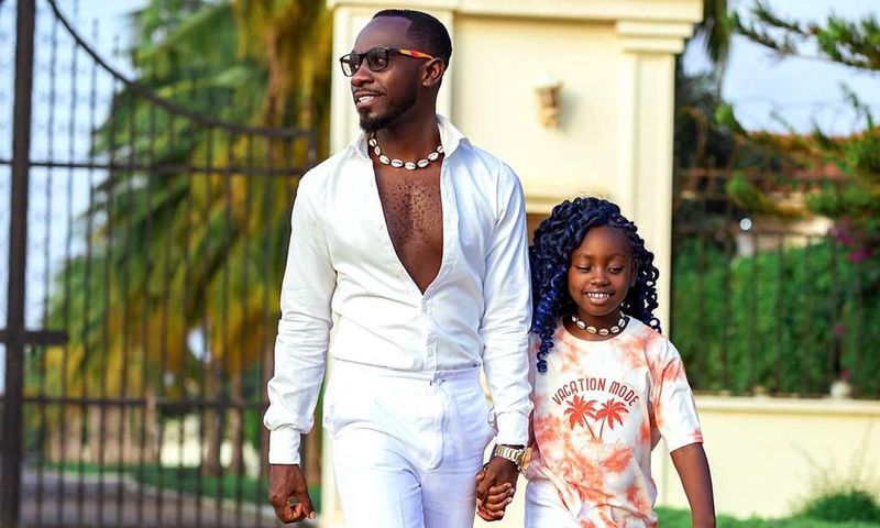 Okyeame Kwame with daughter