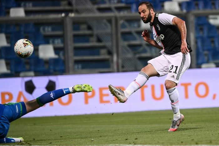 Gonzalo Higuain has arrived in Florida to complete his move to Major League Soccer side Inter Miami