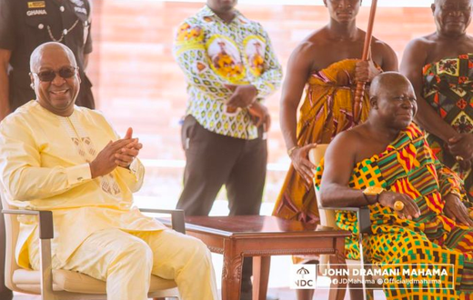 President John Dramani Mahama and Otumfuo Osei Tutu II exchanging pleasantries