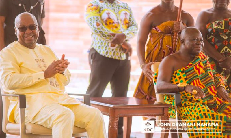 President John Dramani Mahama and Otumfuo Osei Tutu II exchanging pleasantries