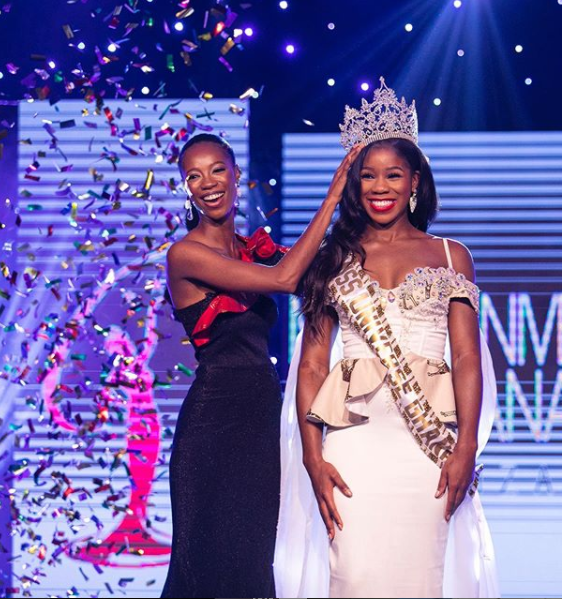 Chelsea Tayui being crowned as Miss Universe-Ghana 2020