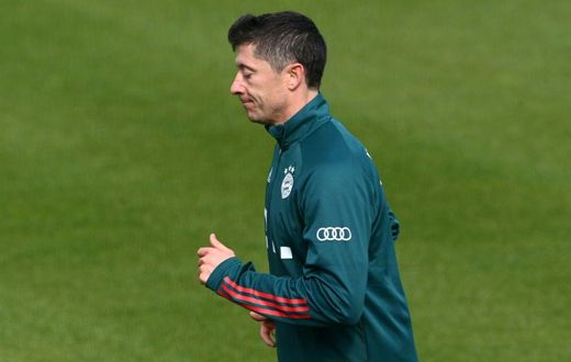 Bayern Munich striker Robert Lewandowski only trained for 40 minutes on Thursday, the club has confirmed