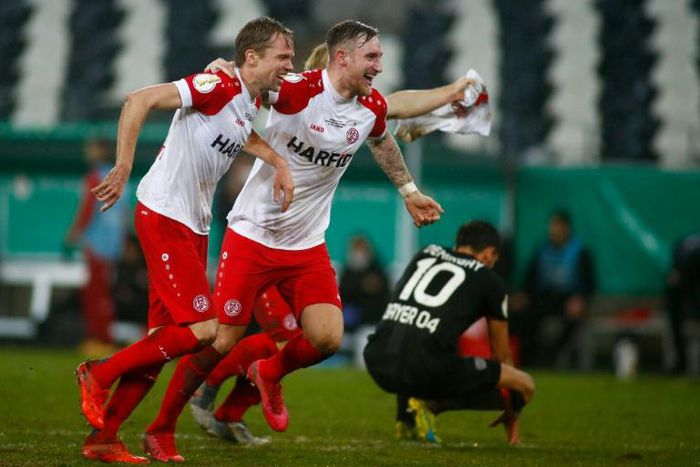Essen players celebrate their shock German Cup win over Bayer Leverkusen in the last 16