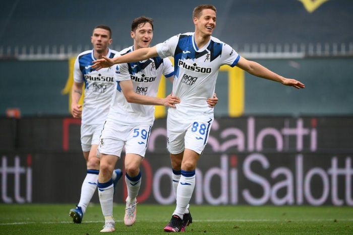 Atalanta's Mario Pasalic (R) celebrates his goal against Genoa.