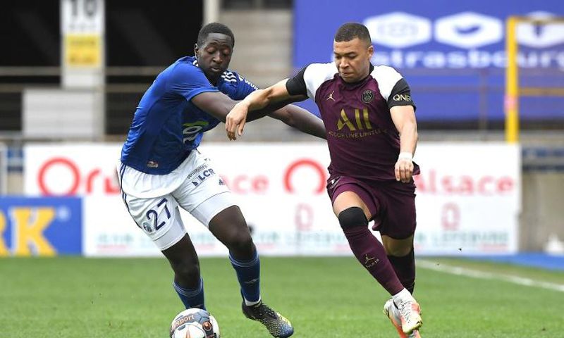 Kylian Mbappe (R) got PSG's opening goal in a 4-1 win at Strasbourg on Saturday