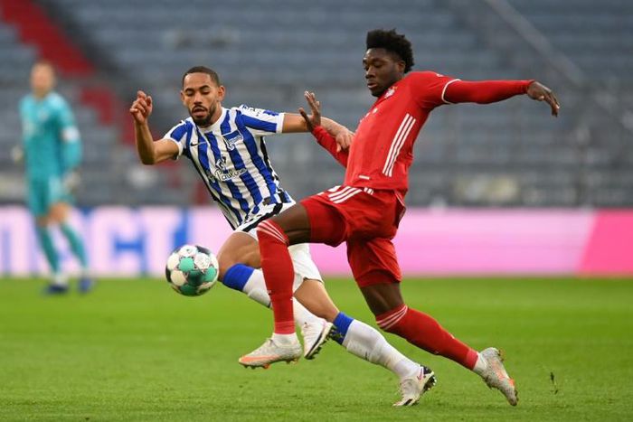 Canadian international Alphonso Davies (R) will return from injury against Lokomotiv Moscow on Wednesday in the Champions League