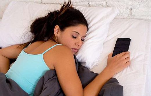 Sleeping with your phone in bed? Here’s why this behaviour can affect your health