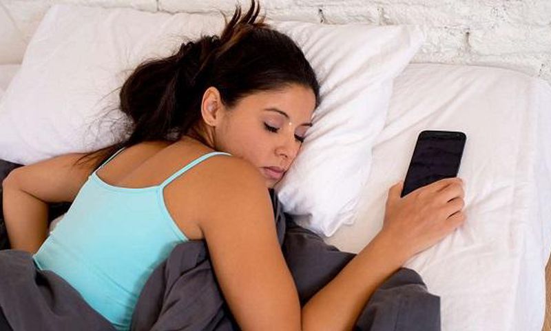 Sleeping with your phone in bed? Here’s why this behaviour can affect your health