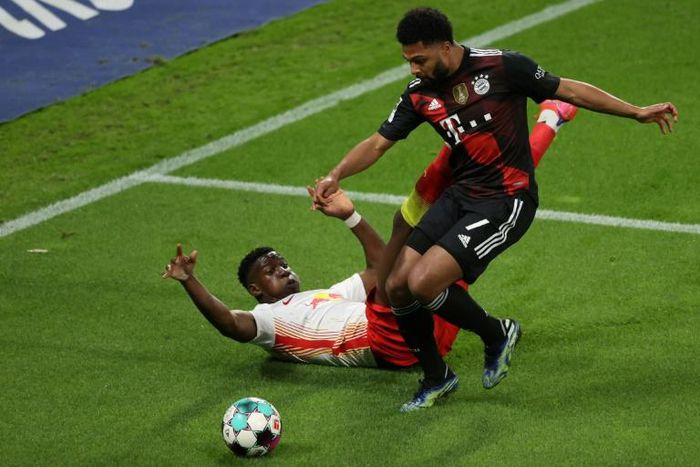 Bayern Munich winger Serge Gnabry (R) is doubtful for Wednesday's Champions League quarter-final, first leg, with a sore throat