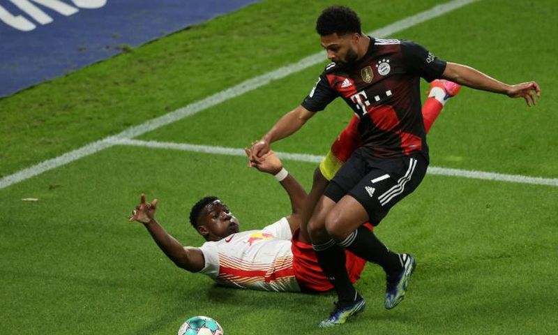 Bayern Munich winger Serge Gnabry (R) is doubtful for Wednesday's Champions League quarter-final, first leg, with a sore throat