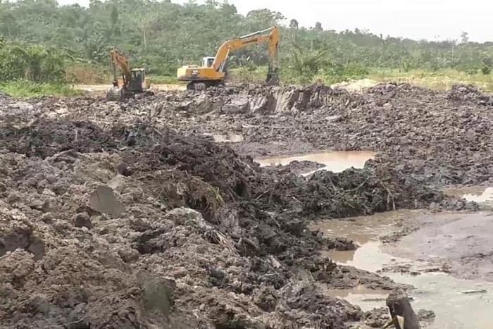 15 persons to face prosecution for defying ban on clay mining