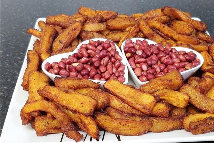 Kelewele with groundnut