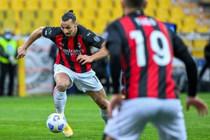 Zlatan Ibrahimovic (L) close to new Milan deal.
