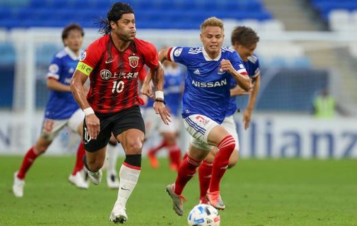 Hulk (L) has been a talisman for Shanghai SIPG