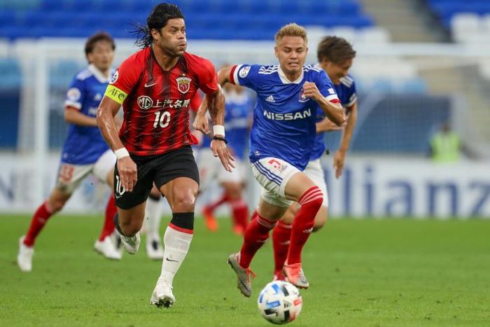 Hulk (L) has been a talisman for Shanghai SIPG