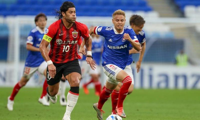 Hulk (L) has been a talisman for Shanghai SIPG