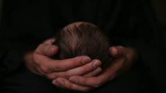 Gynecologist denies belief that most babies are born at night. [University of Manchester]
