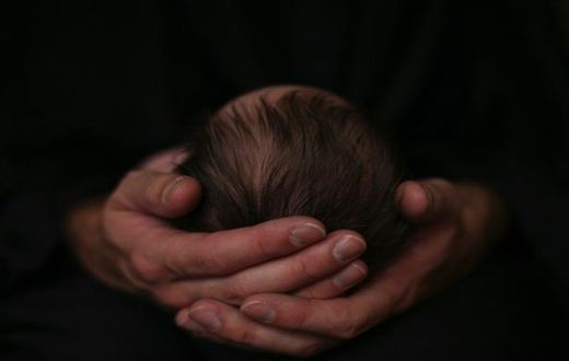 Gynecologist denies belief that most babies are born at night. [University of Manchester]