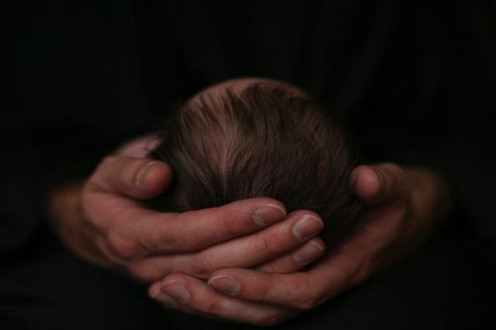 Gynecologist denies belief that most babies are born at night. [University of Manchester]