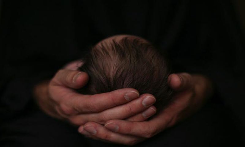 Gynecologist denies belief that most babies are born at night. [University of Manchester]