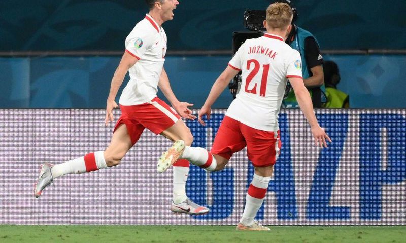 Robert Lewandowski's (L) header earned Poland a valuable point in Seville