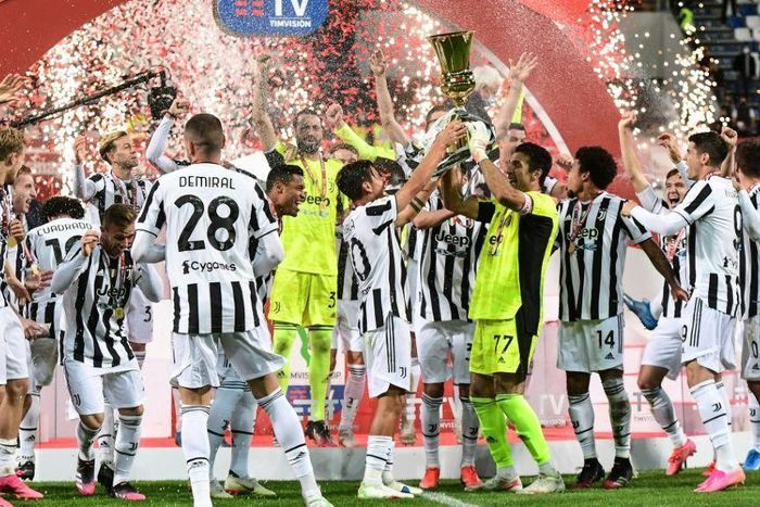Juventus goalkeeper Gianluigi Buffon holds the Coppa Italia trophy.