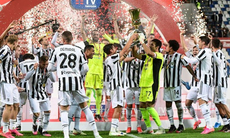 Juventus goalkeeper Gianluigi Buffon holds the Coppa Italia trophy.