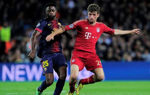 Alex Song (L) playing for Barcelona in a 2013 Champions League semi-final against Bayern Munich.