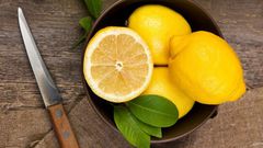 Lemon juice and vinegar make a natural solvent (mnn)