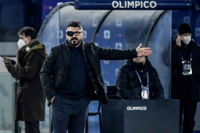 Napoli coach Gennaro Gattuso (C) had a patch over his eye during the game against Lazio.