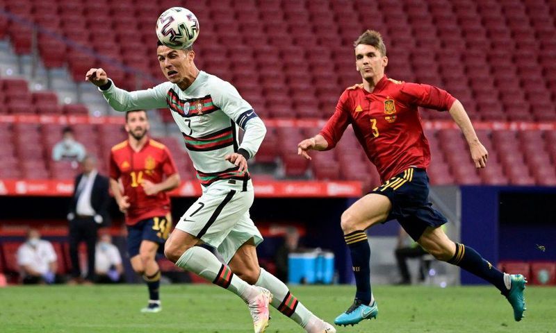 Diego Llorente (R) tested positive for Covid-19 on Tuesday