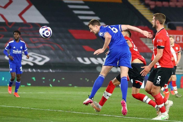 Leicester defender Jonny Evans (C) heads against Southampton