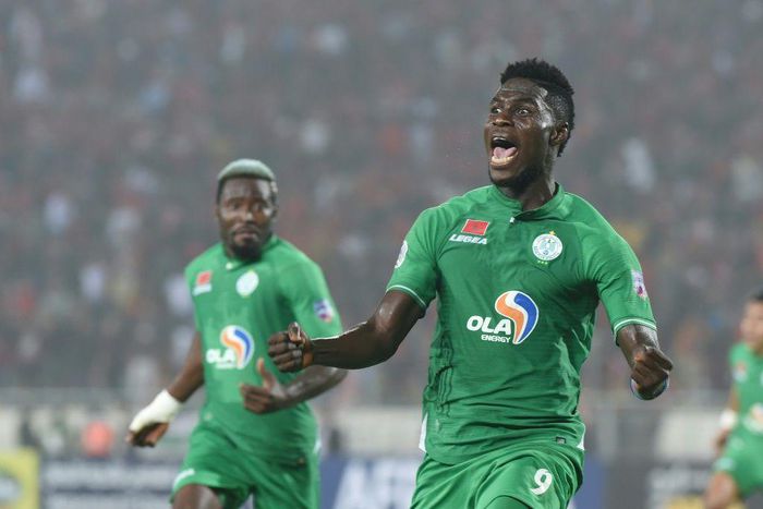 Ben Malango (R) equalised for Raja Casablanca in a 1-1 draw with Orlando Pirates on Sunday in a CAF Confederation Cup quarter-final first leg in Soweto.