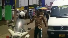 Policeman bribe (File photo)