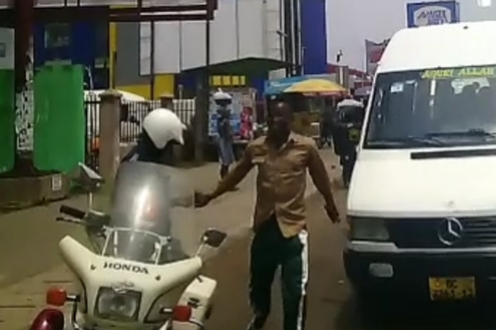 Policeman bribe (File photo)