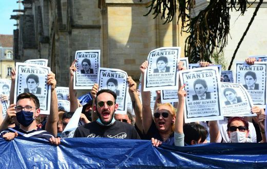 Bordeaux's "Ultramarines" supporter group staged a protest against club president Frederic Longuepee